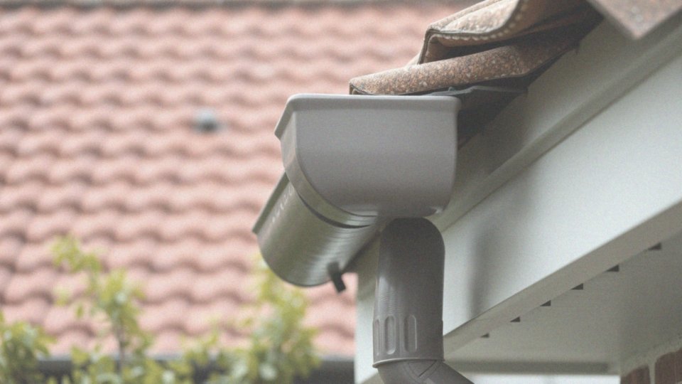 Jakie rodzaje narożników rynnowych są dostępne?