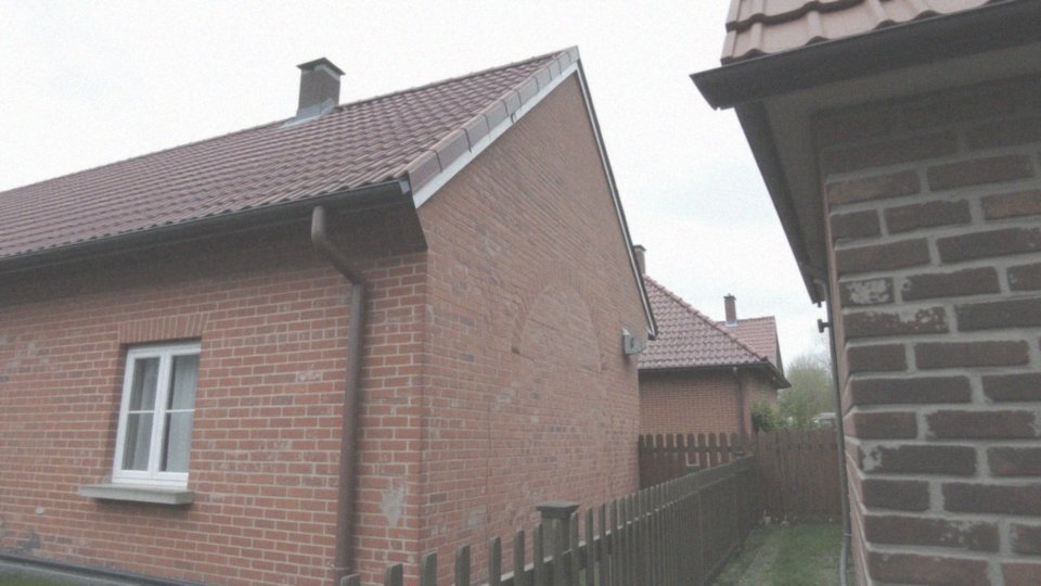 Jakie zmiany można wprowadzić do istniejącego budynku blisko granicy działki?