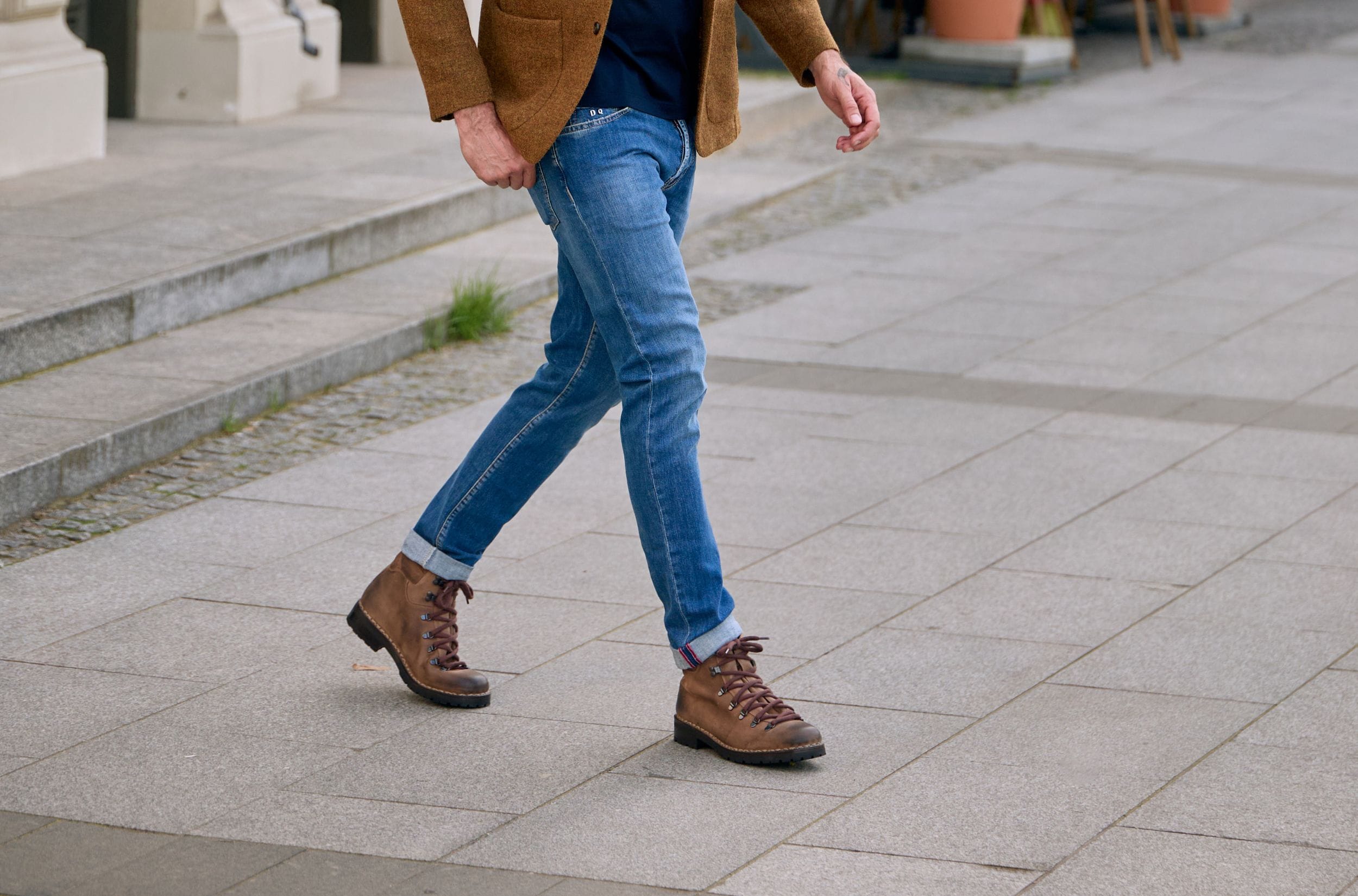 Obuwie zamszowe – elegancki i ponadczasowy dodatek w męskiej garderobie